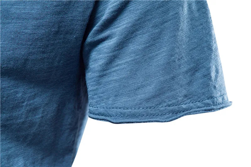 Camiseta De Pico Ajustada 100% Algodón Para Hombre, Diseño Moderno y Elegante.